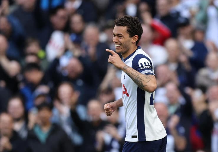 ג'ונסון חוגג, סאות'המפטון יורדת (צילום: REUTERS/David Klein) ברנן ג'ונסון טוטנהאם