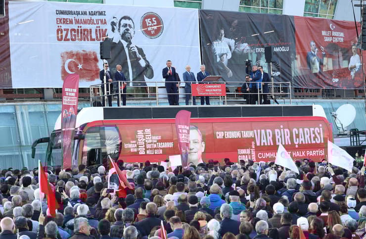 אוזגור אוזל יו"ר מפלגת האופוזיציה CHP ב טורקיה