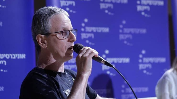 אוניברסיטת רייכמן בעצרת תמיכה במשפחות החטופים בהשתתפות שורד השבי אוהד בן עמי, עידית אהל וענת אנגרסט