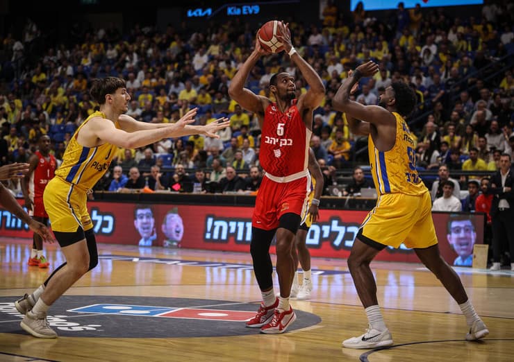 אוסטין וויילי זורק