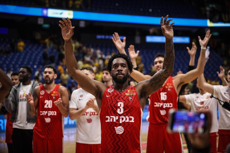 קרינגטון חוגג