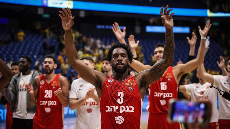 קרינגטון חוגג