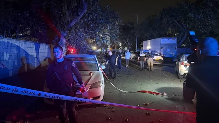 הזירה באשקלון (צילום: רוני גרין שאולוב) זירת נפילת הרקטה באשקלון