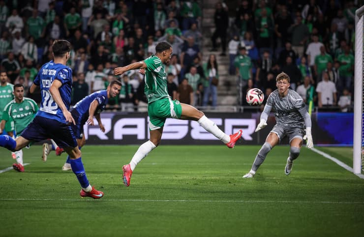 רשם החמצה גדולה. קסנדר סברינה (צילום: עוז מועלם) שחקן מכבי חיפה קסנדר סברינה