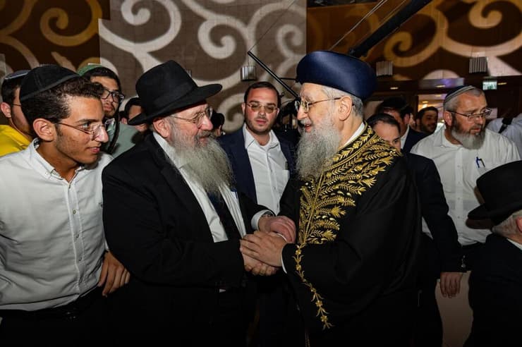 הרב הראשי דוד יוסף באירוע עם הרב שלום דוכמן, מנהל כולל חב"ד (צילומים: חיים טויטו, מענדי קורנט) הרב הראשי דוד יוסף באירוע עם הרב שלום דוכמן, מנהל כולל חב"ד