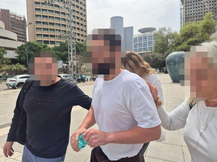 המאמן החשוד באונס שוחרר למעצר בית