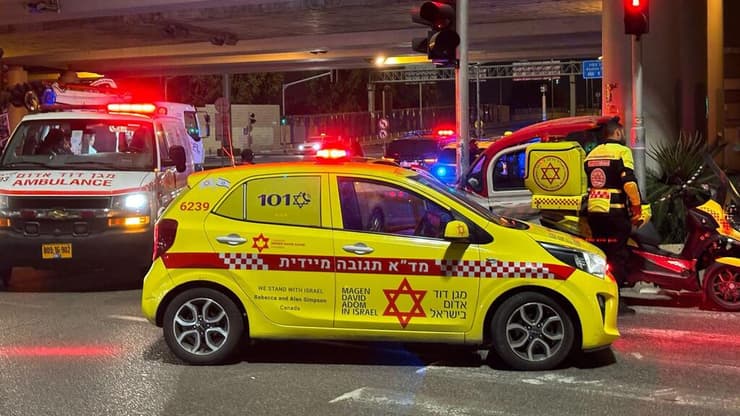 תאונת דרכים תאונה נפצעה פצועה אנוש אורח באורח אישה קלנועית איילון דרך נתיב נתיבי דרום כיוון קיבוץ גלויות תל אביב ת"א