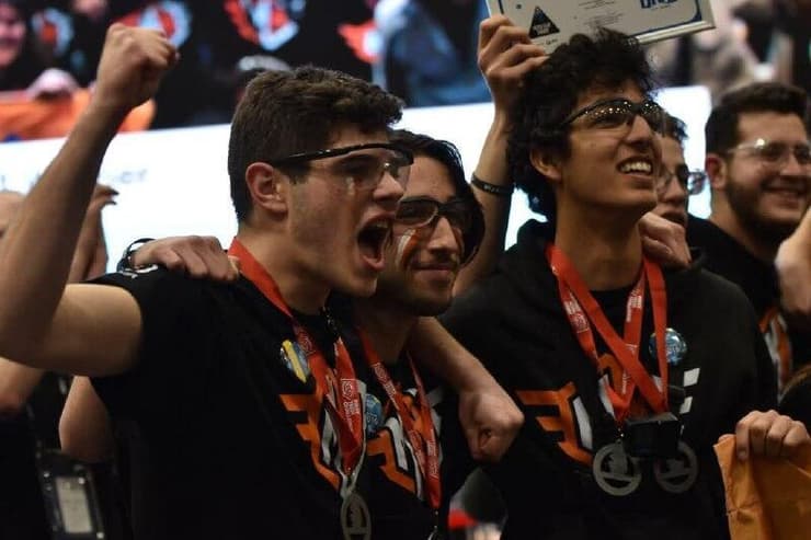 "הזכייה בפרס ההשראה נתנה לנו הזדמנות נדירה להתאפס". חברי הנבחרת ברגע ההודעה על הזכייה נבחרת הרובוטיקה מהנגב