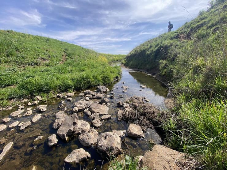 נחל זורם מהר חרמונית לעמק הבכא