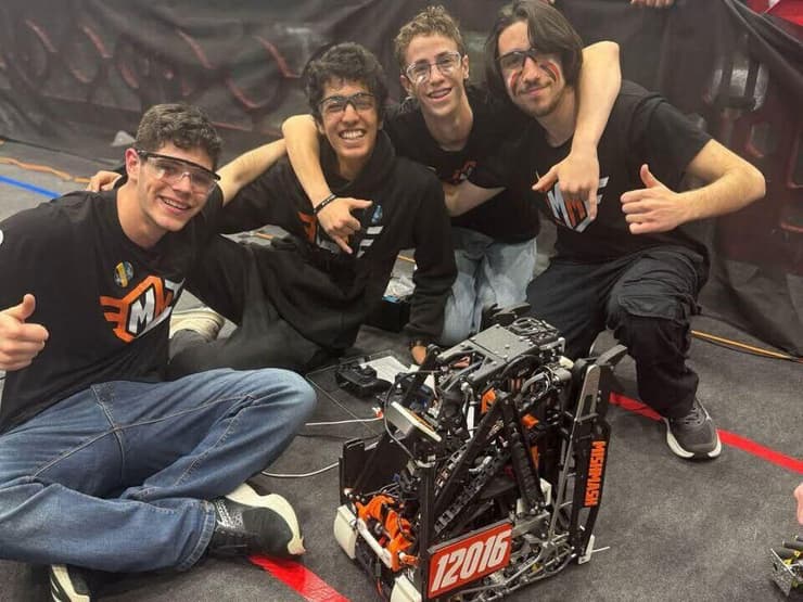 חיו ונשמו את הרובוט במשך כל השנה. קבוצת "מישמש" נבחרת הרובוטיקה מהנגב