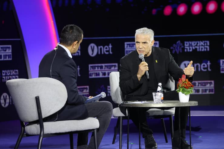 "אם הממשלה אינה מצייתת לחוק - כל היסוד הדמוקרטי נשמט". לפיד (צילום: גיל נחושתן) ועידת "האנשים של המדינה"