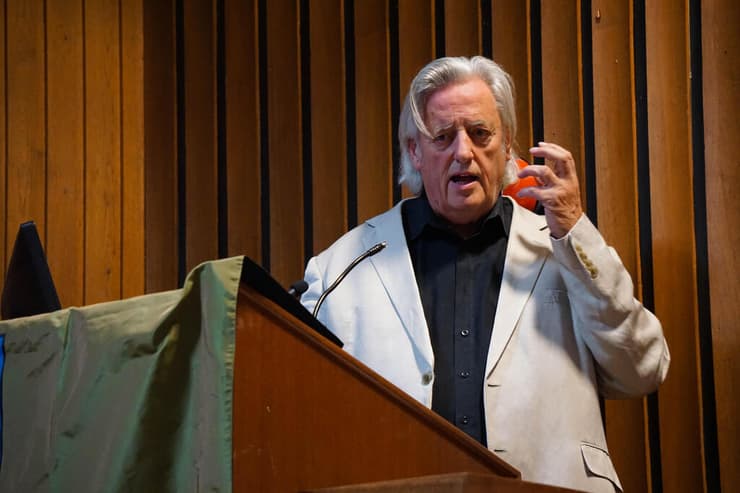 מייקל מנספילד 