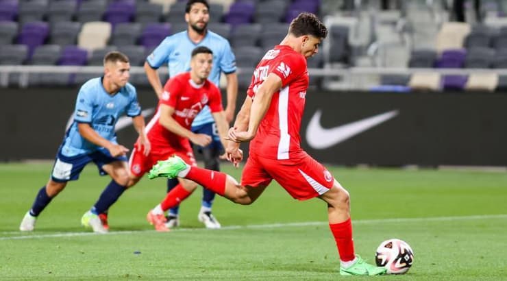 סתיו טוריאל בועט מהנקודה הלבנה (שחר גרוס) סתיו טוריאל בועט מהנקודה הלבנה