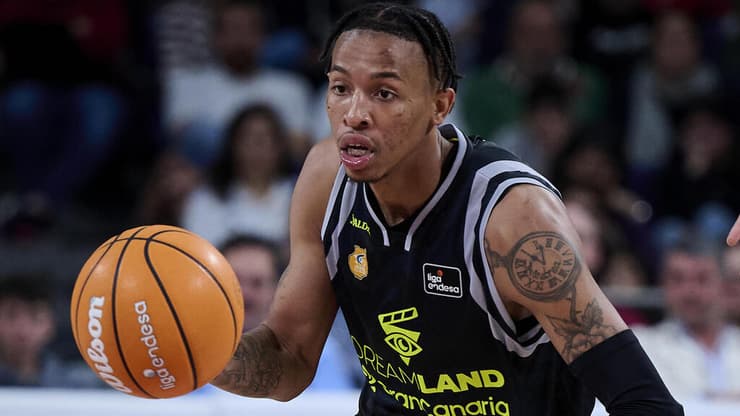 שחקן גראן קנריה ג'ו תומאסון