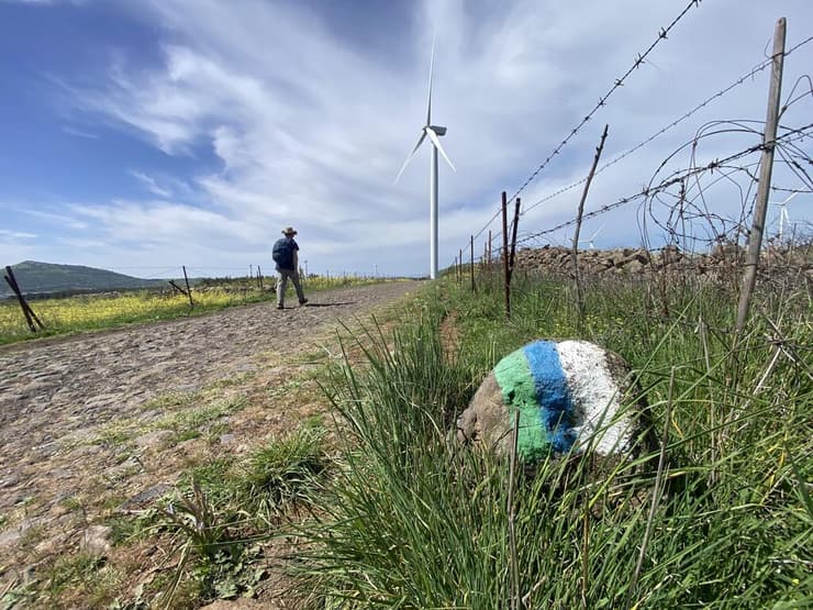 סימון "שביל הגולן" על דרך רומית עתיקה בעמק הבכא