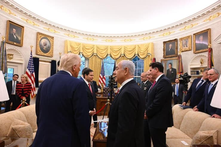 ראש הממשלה בנימין נתניהו ונשיא ארה"ב דונלד טראמפ בחדר הסגול (צילום: אבי אוחיון, לע״מ) ראש הממשלה בנימין נתניהו ונשיא ארה"ב דונלד טראמפ בחדר הסגול