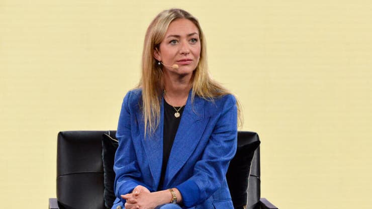 וויטני וולף הרד