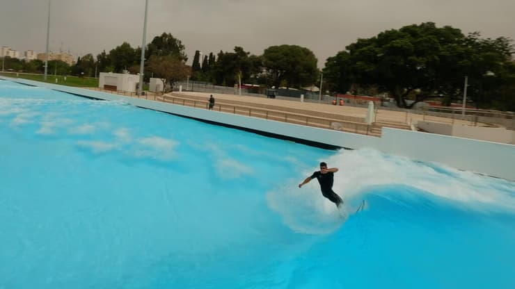 בריכת גלים SRF PARK TLV