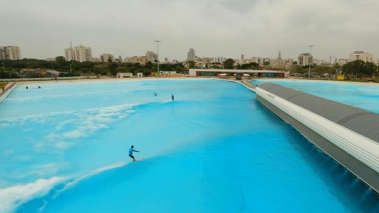 בריכת גלים SRF PARK TLV