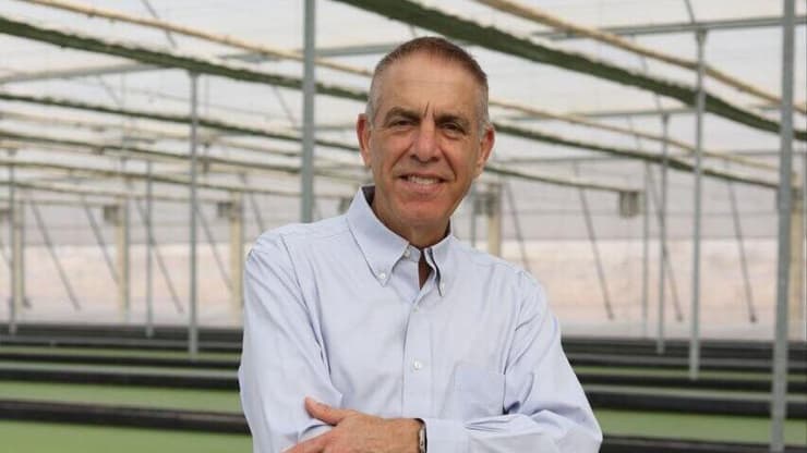 אייל מליס בחממות (צילום: סטודיו dmwa) אייל מליס