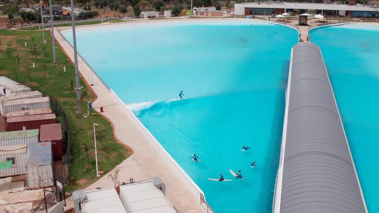 בריכת גלים SRF PARK TLV