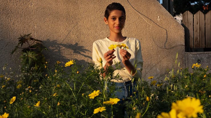 "כל דקה נשרו לי עוד כמה שערות" (צילום: יובל חן) גאיה אבדר, נערה חולת סרטן שמככבת בפרסומת של עזר מציון עם השחקן אורי גבריאל