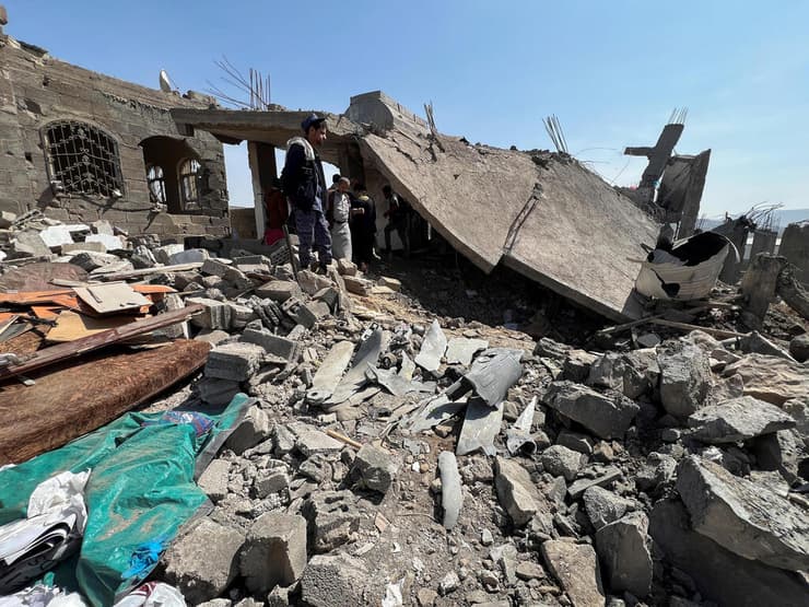 הריסות בניין ב צנעא תימן