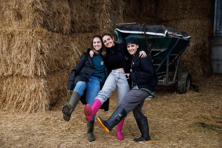 זיו קורן התלווה לאמילי דמארי ורומי גונן בחיים שאחרי השבי