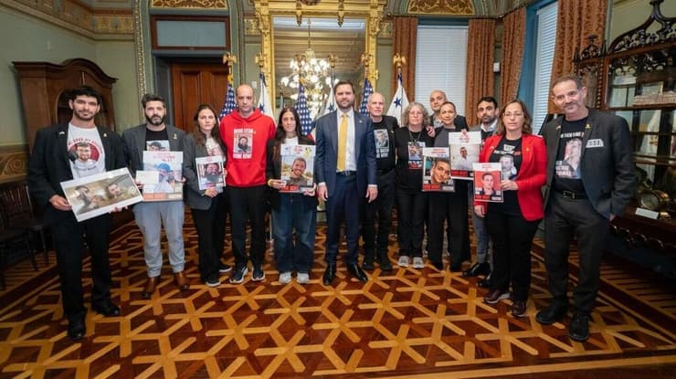 משלחת משפחות החטופים ושורדי השבי נפגשה עם סגן נשיא ארצות הברית