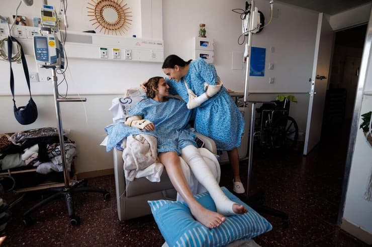 זיו קורן התלווה לאמילי דמארי ורומי גונן בחיים שאחרי השבי