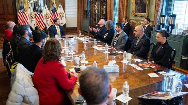 משלחת משפחות החטופים ושורדי השבי נפגשה עם סגן נשיא ארצות הברית