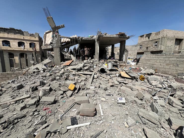 הריסות בניין ב צנעא תימן