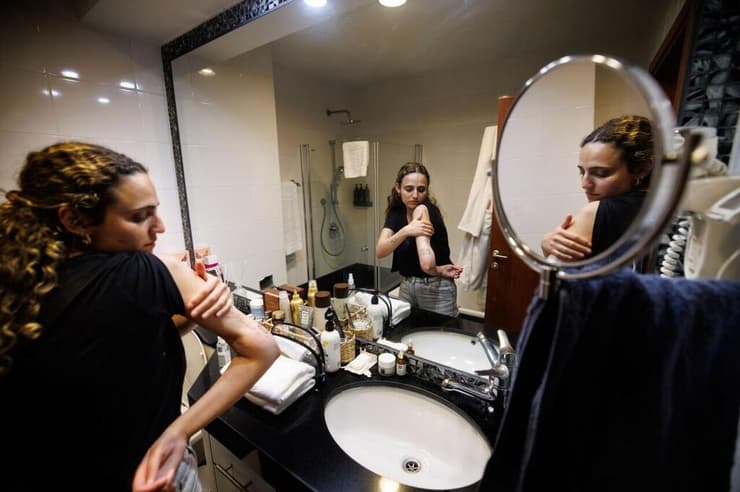 זיו קורן התלווה לאמילי דמארי ורומי גונן בחיים שאחרי השבי