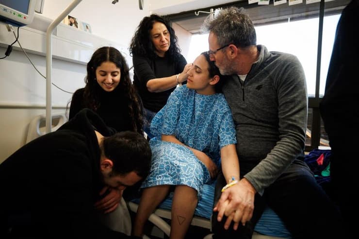 זיו קורן התלווה לאמילי דמארי ורומי גונן בחיים שאחרי השבי