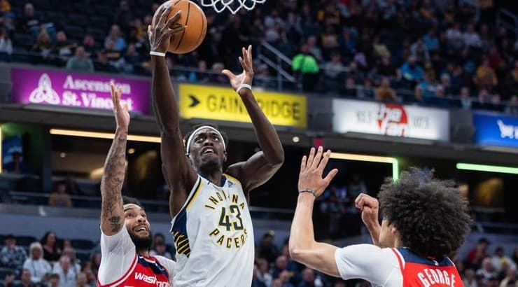 פסקל סיאקם בדרך לסל (רויטרס) פסקל סיאקם בדרך לסל