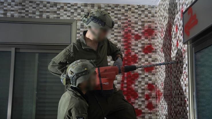 כוחות צה"ל פועלים בביתו של מוג'אהד ברכאת מנסור, הלילה (צילום: דובר צה"ל) הריסת ביתו של המחבל מג'אהד מנצור שהרג את רס״ל עילי דוד גורפינקל ז״ל