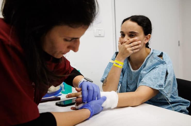 זיו קורן התלווה לאמילי דמארי ורומי גונן בחיים שאחרי השבי