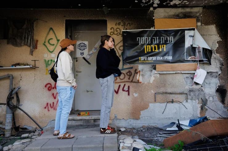 זיו קורן התלווה לאמילי דמארי ורומי גונן בחיים שאחרי השבי