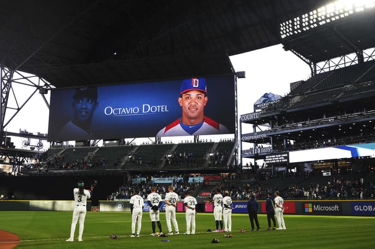 מחווה לדוטל במשחק בייסבול אמש בסיאטל, ארה"ב 