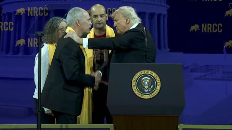 שורדי השבי לצד טראמפ שורדי השבי יאיר הורן ואביבה וקית סיגל לצד טראמפ