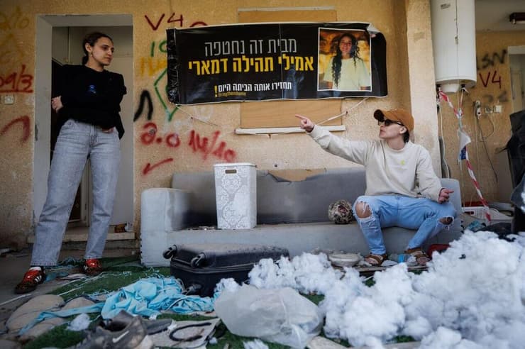 זיו קורן התלווה לאמילי דמארי ורומי גונן בחיים שאחרי השבי