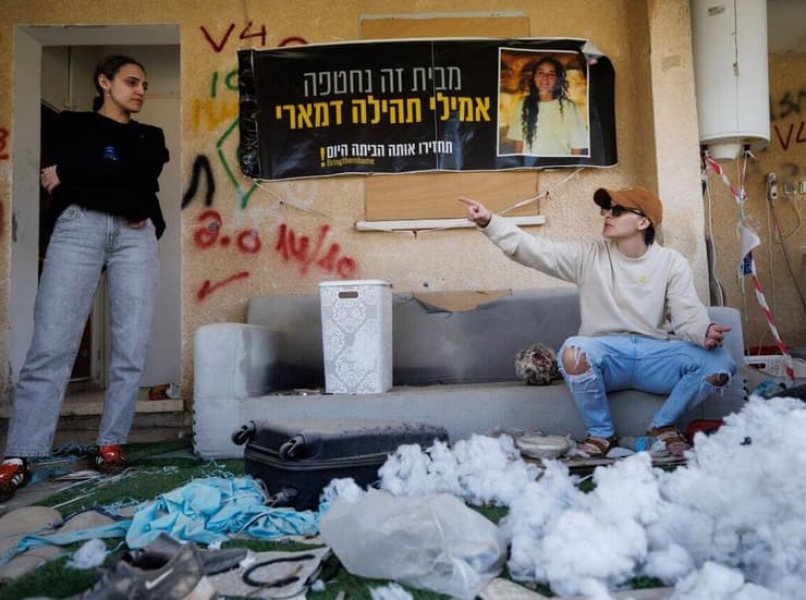 זיו קורן התלווה לאמילי דמארי ורומי גונן בחיים שאחרי השבי