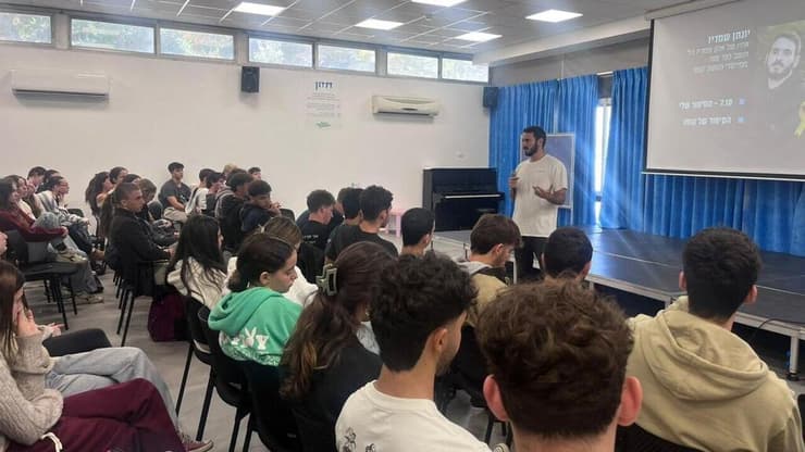 מפגשים של תנועת "קומו" עם קהילות ובני נוער מפגשים של תנועת "קומו" עם קהילות ובני נוער