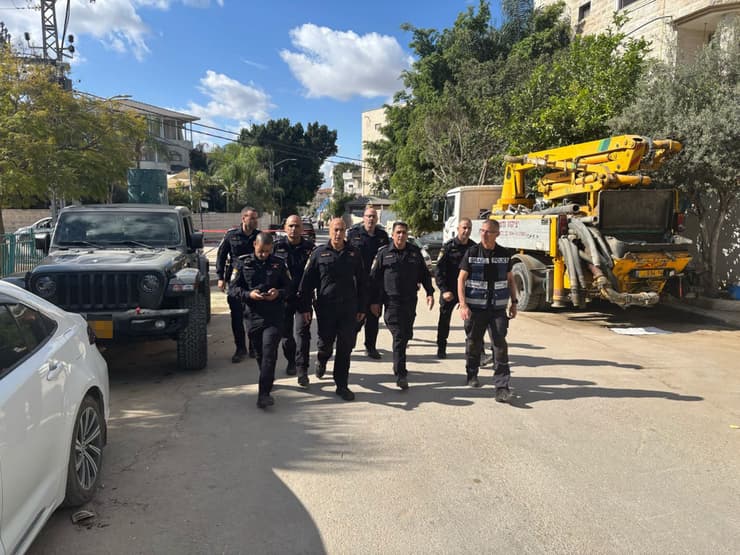 שוטרים מגיעים לזירת הרצח בג'ואריש