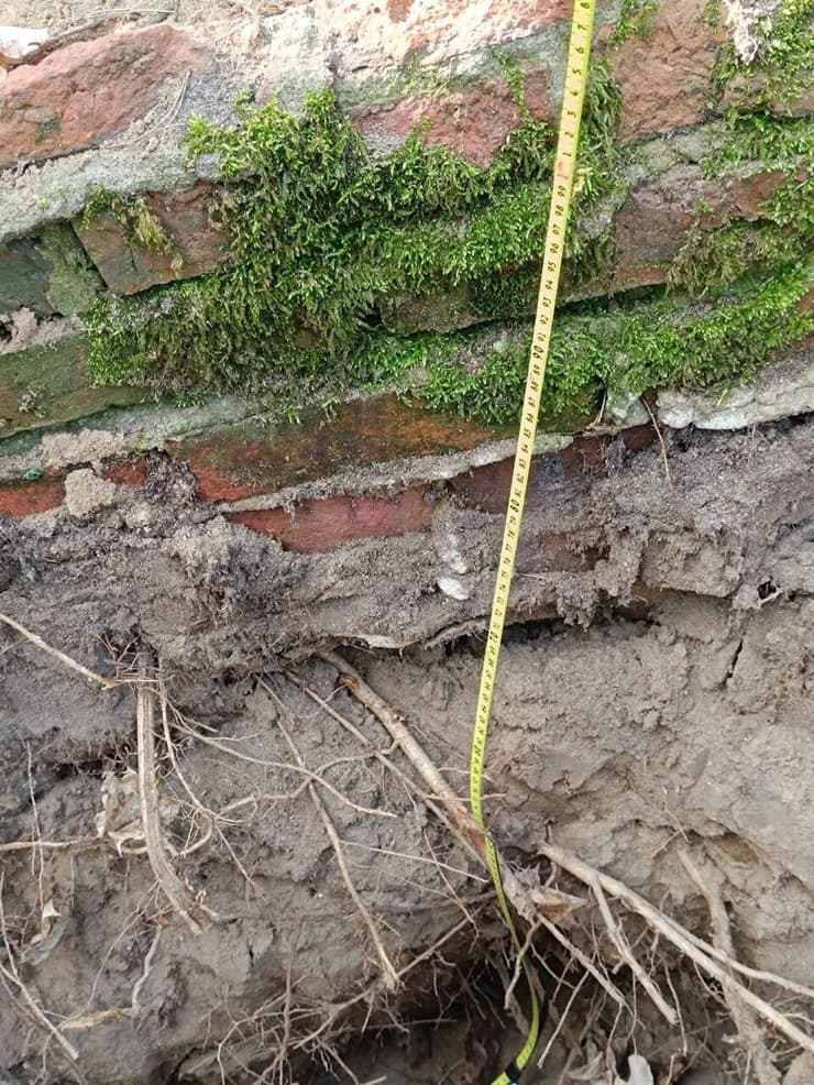 אחד הקברים שחולל