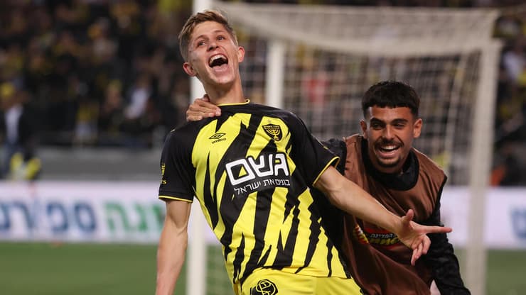 שחקן בית"ר ירושלים עדי יונה חוגג