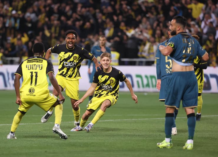 שחקן בית"ר ירושלים עדי יונה חוגג