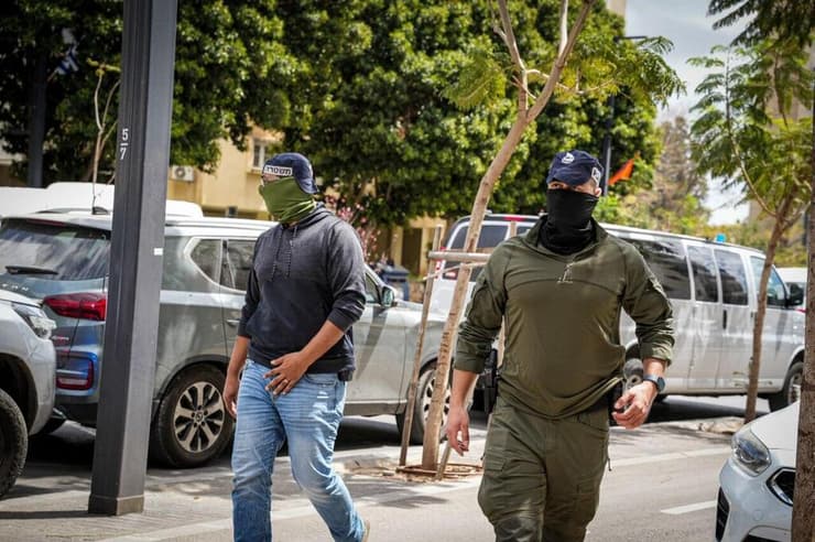 חברי ארגון הפשע אבו לטיף מובלים לבית המשפט