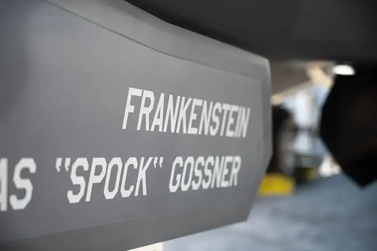 צילום: Capt. Nathan Poblete/US Air Force "פרנקנג'ט" מטוס קרב מדגם F-35 שהורכב משרידי מטוסים שהתרסקו אחרי נחיתה בבסיס ב יוטה ארה"ב חיל האוויר האמריקני