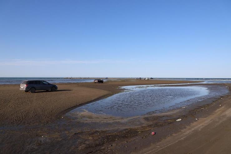 ירידה במפלס המים של הים הכספי (צילום: Resul Rehimov/Anadolu Agency, Reuters) ירידה במפלס המים של הים הכספי